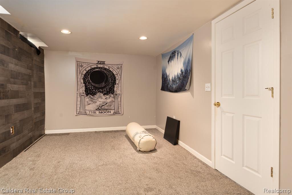 41024 Paign Drive Drive, Sterling Heights, MI 48313 — Photo 22