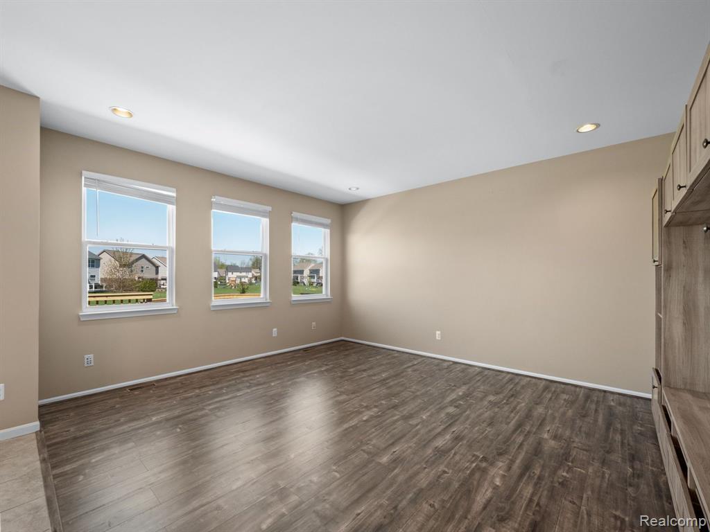 28385 COTTAGE Lane, New Hudson, MI 48165 — Photo 17