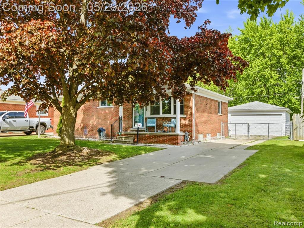 651 Carolina Avenue, Marysville, MI 48040 — Photo 2