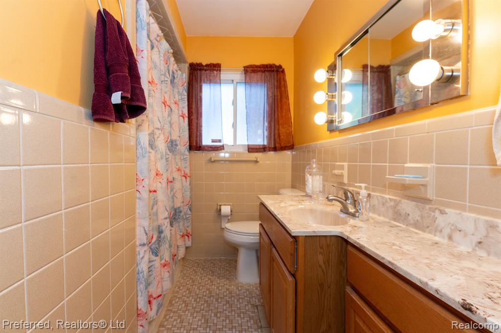 4565 UNIVERSAL Street, Dearborn Heights, MI 48125 — Photo 14