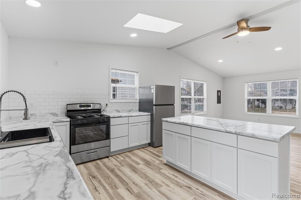 137 S Andre Street, Saginaw, MI 48602 — Photo 13