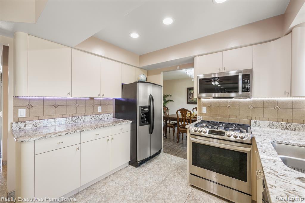 4625 BOULDER Drive, Sterling Heights, MI 48310 — Photo 15