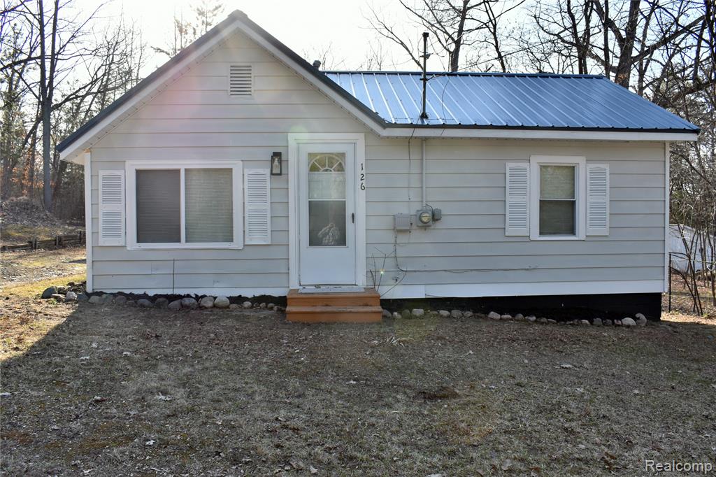 126 Lasalle Avenue, Houghton Lake, MI 48629 — front exterior