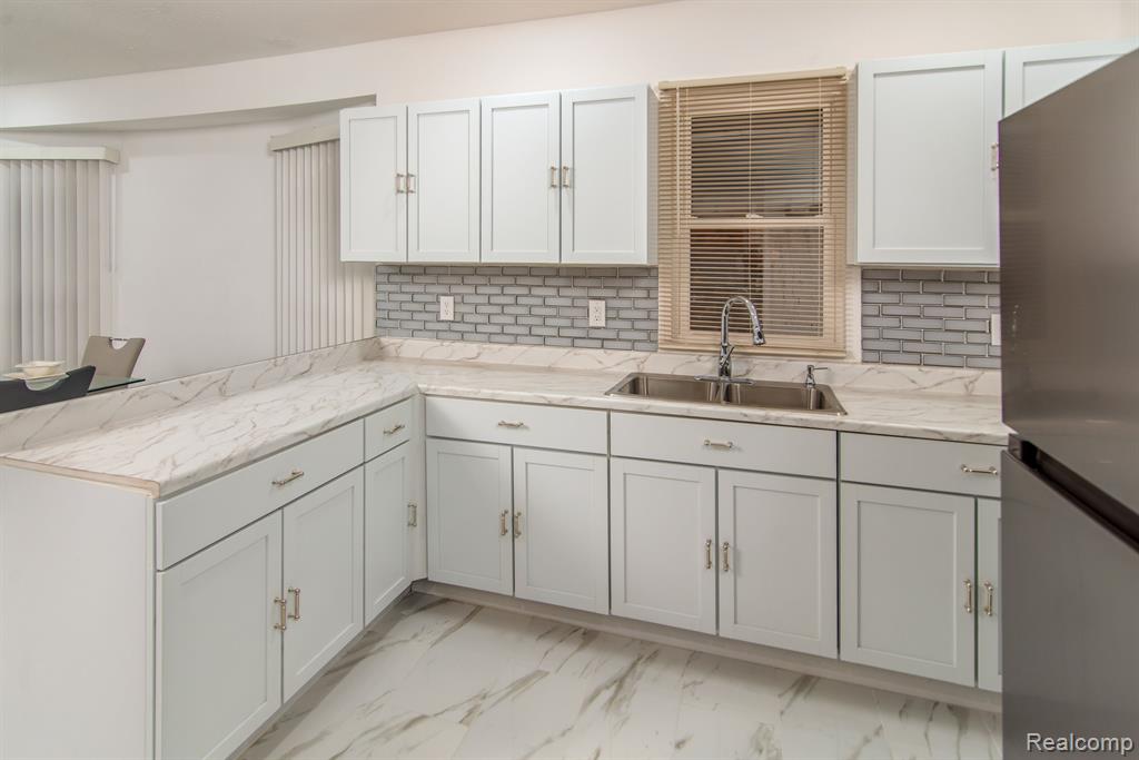 625 HORTON Street, Detroit, MI 48202 — Photo 10