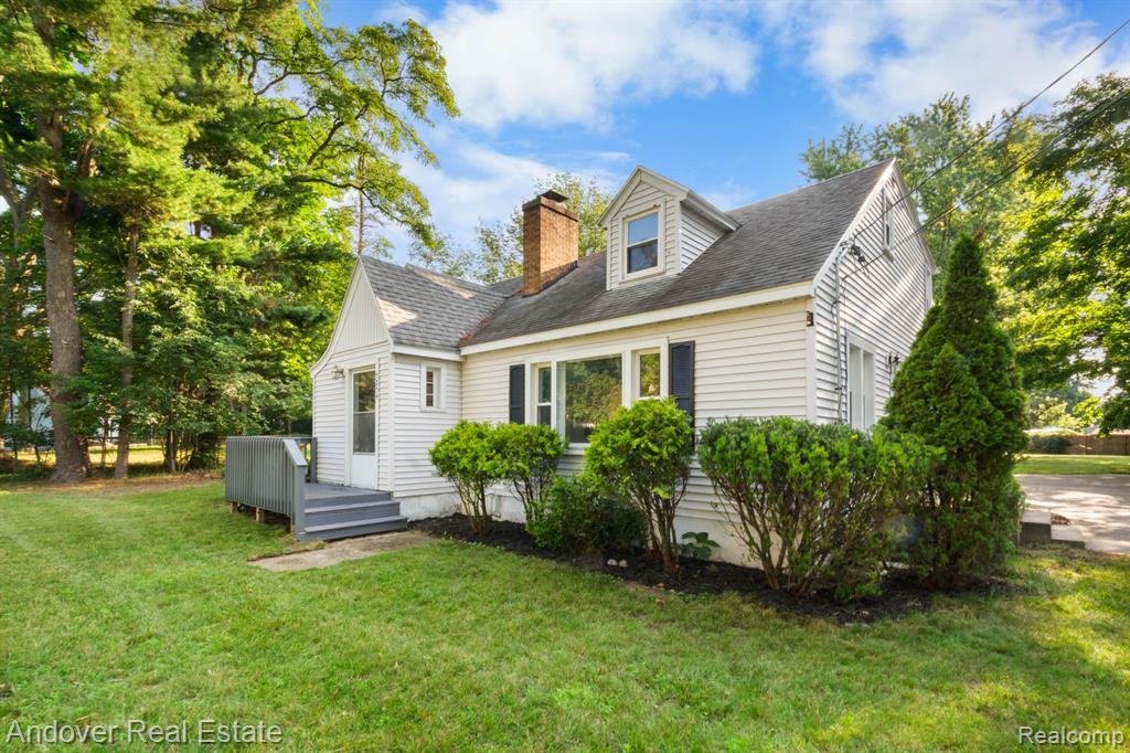 5254 LAKE HARBOR Road, Norton Shores, MI 49441 — Photo 3