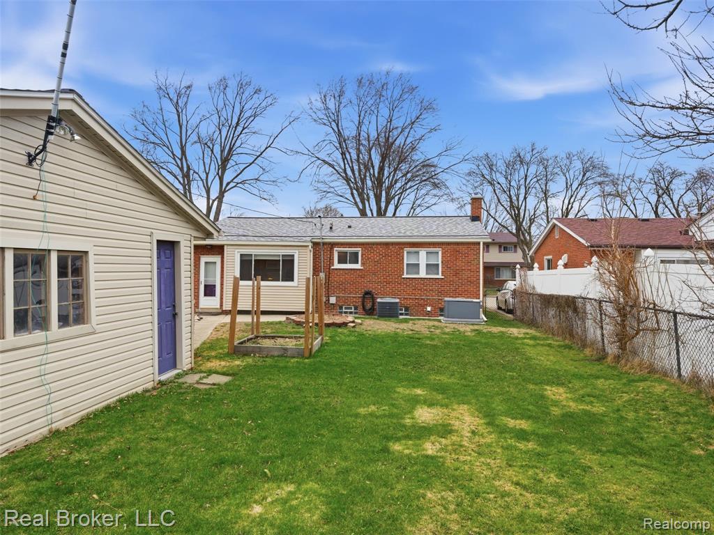 1584 Beaupre Avenue, Madison Heights, MI 48071 — Photo 25