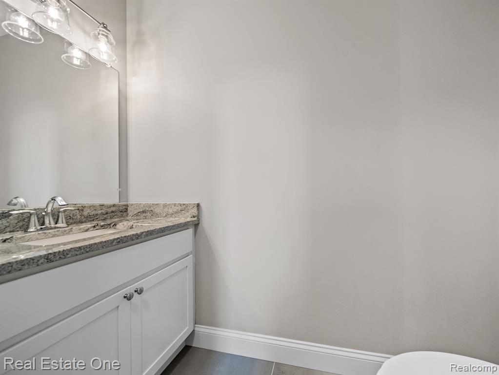 9687 SHELTERING OAKS Drive, Brighton, MI 48114 — Photo 16
