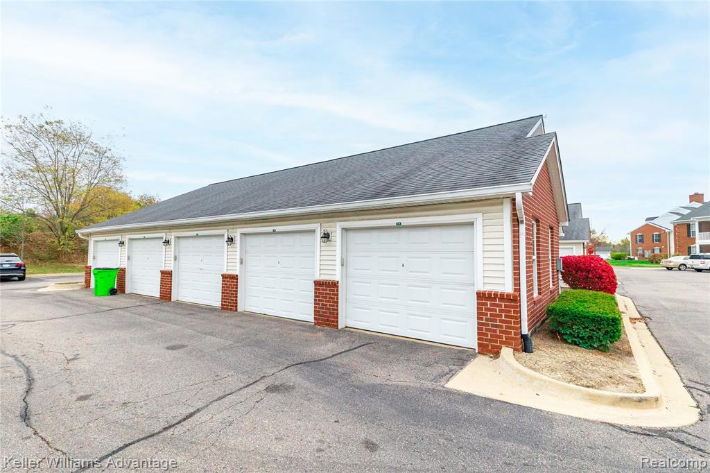 921 E Summerfield Glen Circle, Ann Arbor, MI 48103 — Photo 28