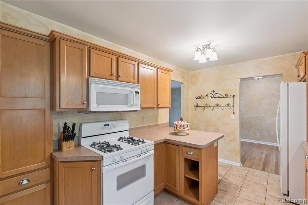 5374 Apple Hill Court, Flushing, MI 48433 — Photo 13