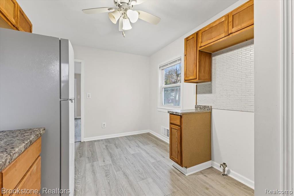 587 Nevada Avenue, Pontiac, MI 48341 — Photo 8