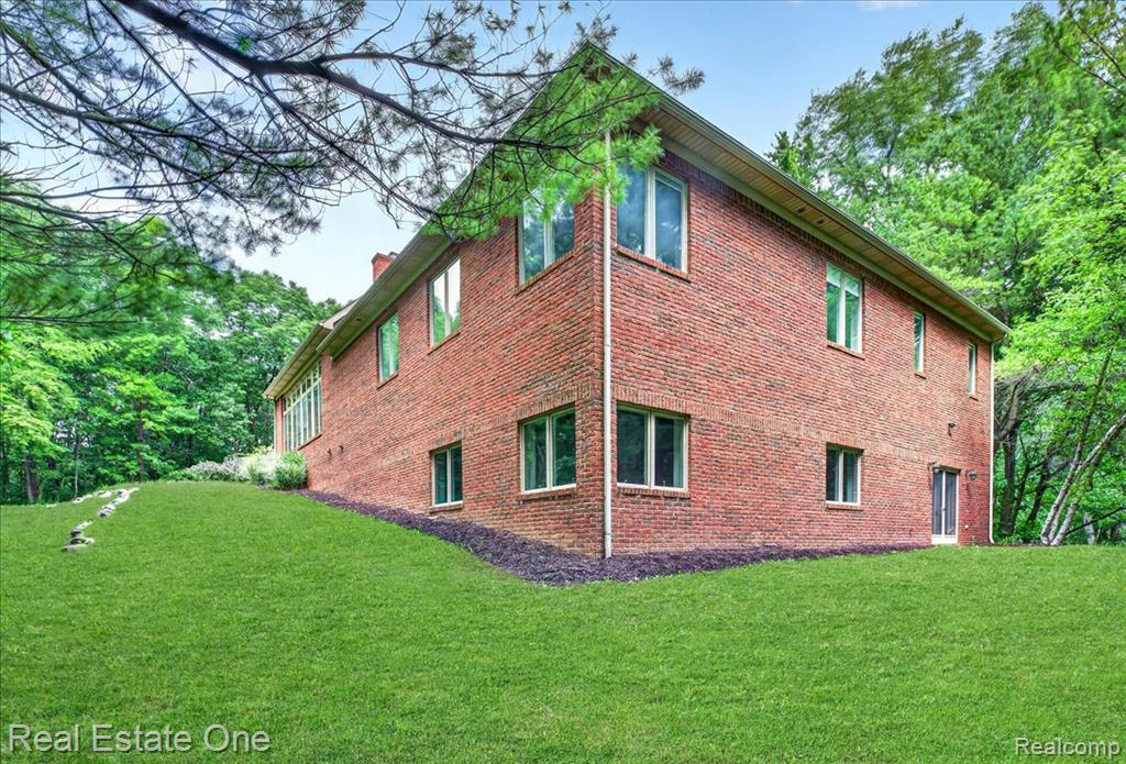 425 Courtney Road, Leonard, MI 48367 — Photo 60