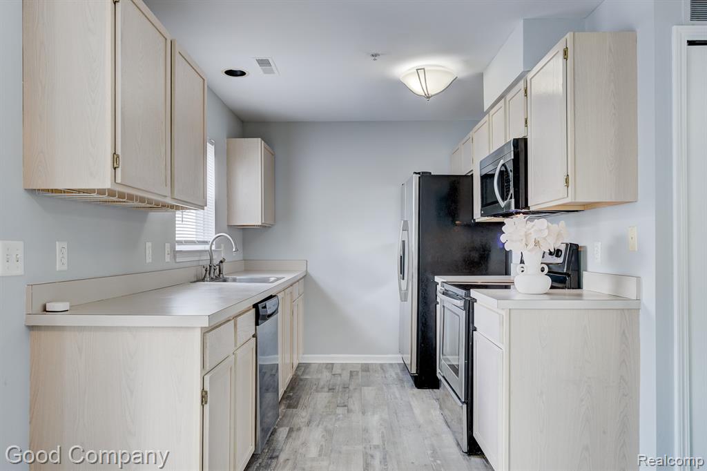 1846 Campau Farms Circle, 120, Detroit, MI 48207 — Photo 13