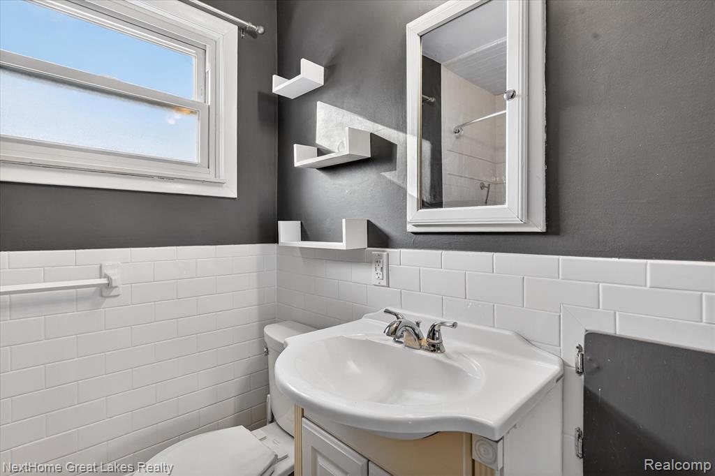 819 Southwood Drive, Fenton, MI 48430 — Photo 25