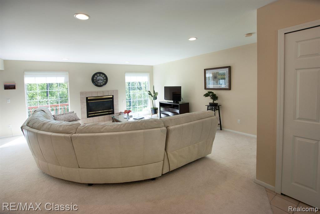 587 Winwood Circle, 20, Walled Lake, MI 48390 — Photo 7