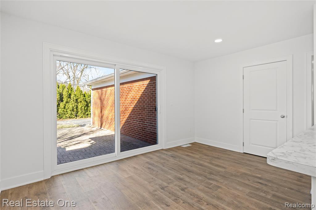 5742 Springwater Lane, West Bloomfield, MI — Photo 15
