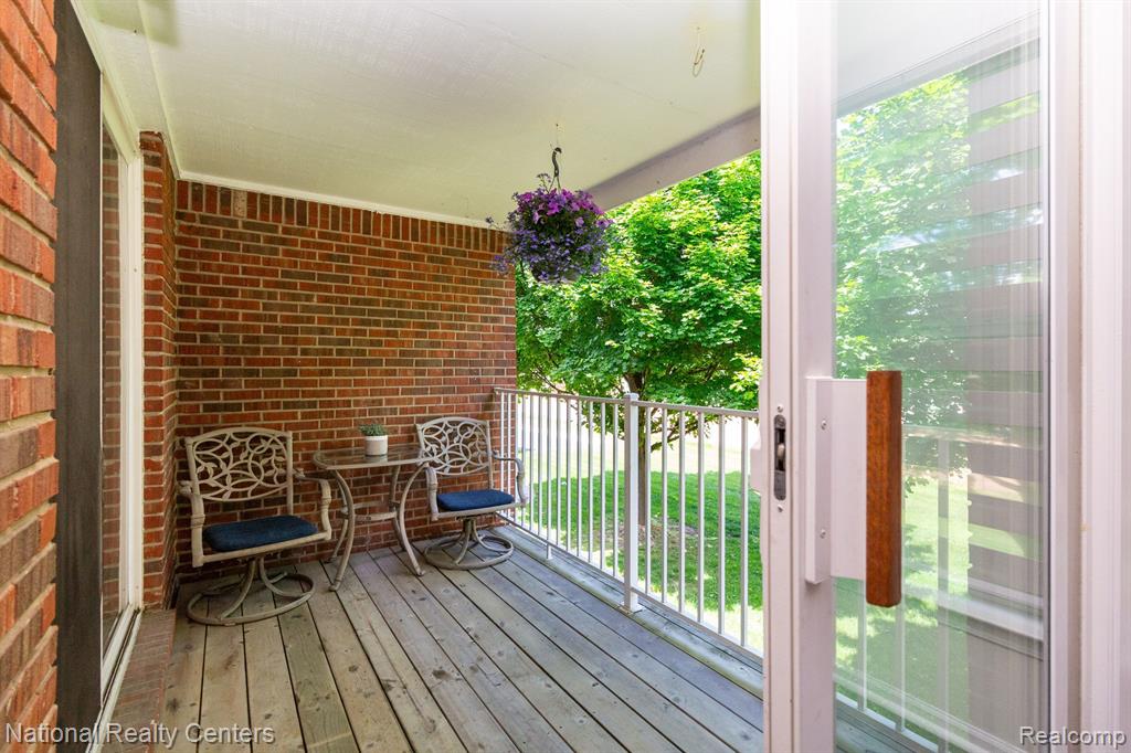 4293 BERKSHIRE Drive, Sterling Heights, MI 48314 — Photo 5