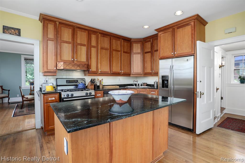 1027 Burns Street, Detroit, MI 48214 — Photo 19