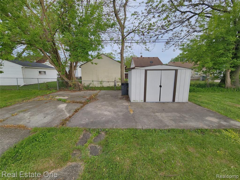 1574 E Woodruff Avenue, Hazel Park, MI 48030 — Photo 6