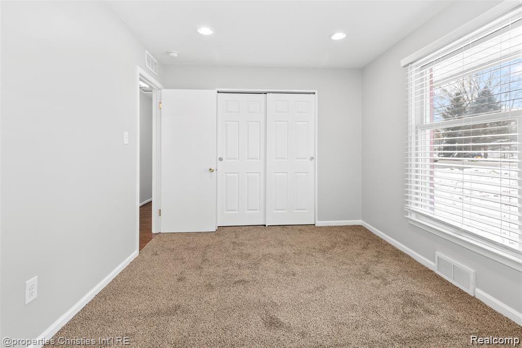 6881 W DARTMOOR Road, West Bloomfield, MI — Photo 9