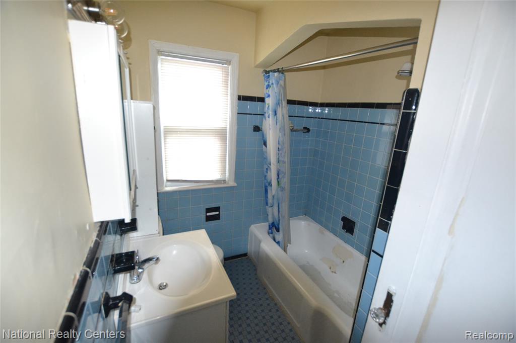 8267 Carlin Street, Detroit, MI 48228 — Photo 20