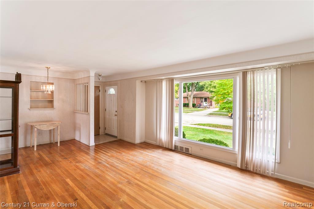 9235 Texas Street, Livonia, MI 48150 — Photo 13