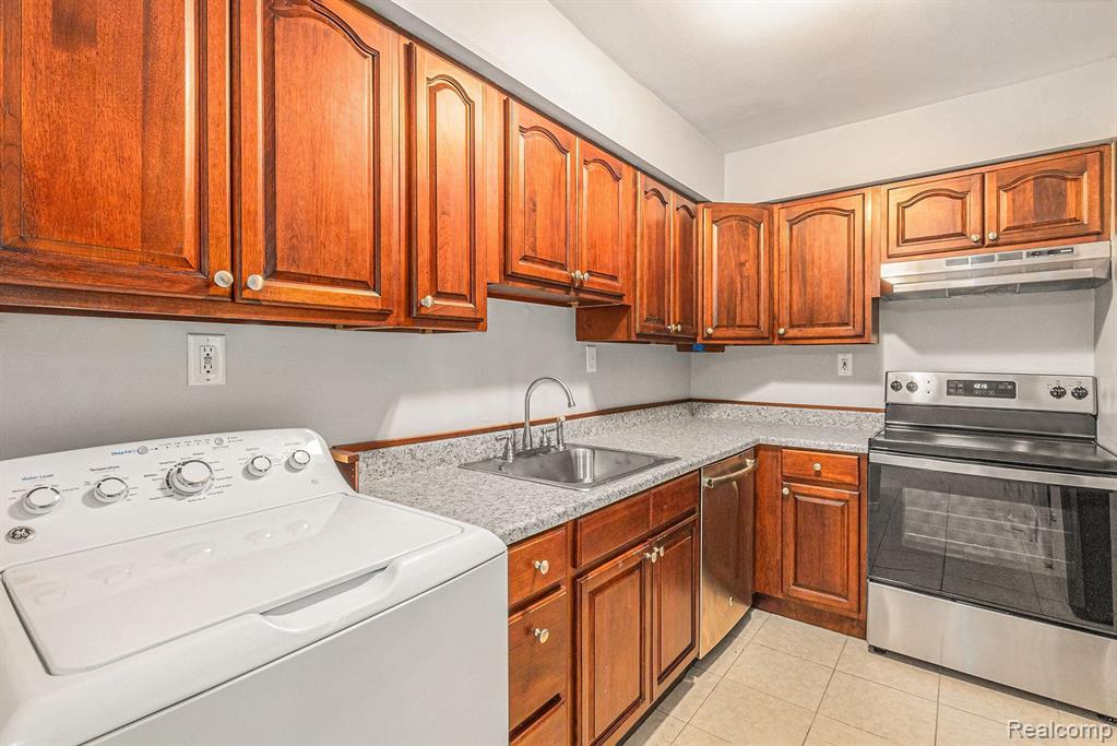 1834 COLONIAL VILLAGE Way, 2, Waterford, MI 48328 — Photo 11