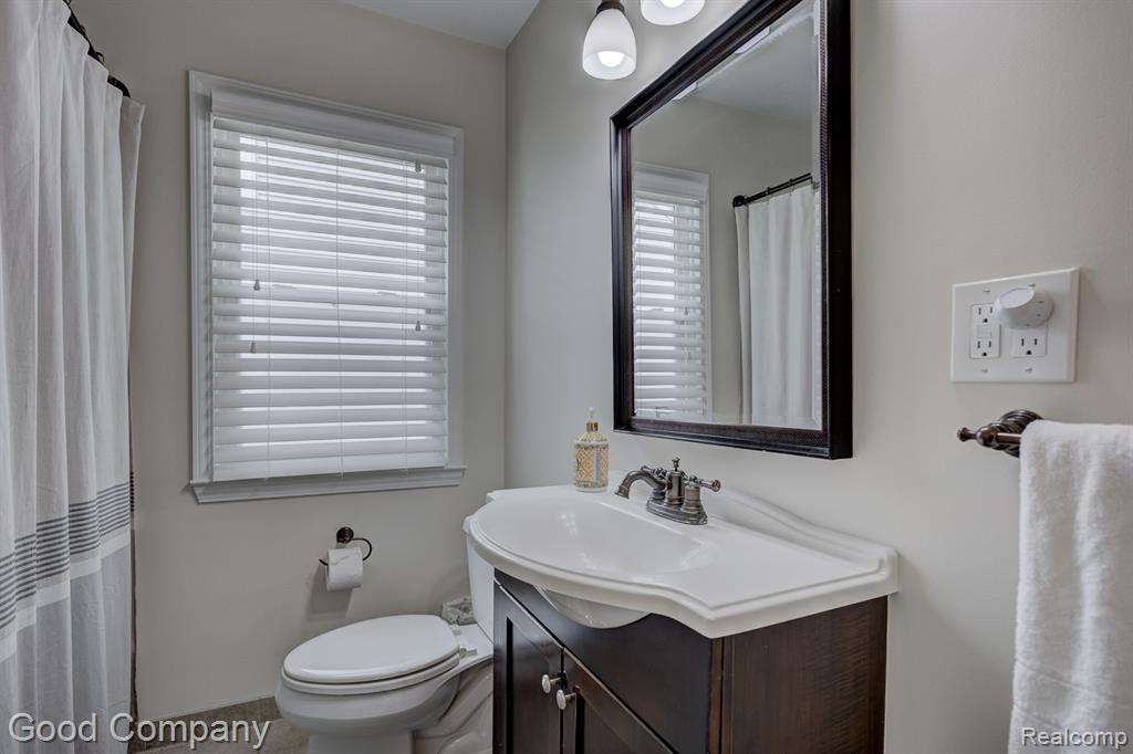 812 N Edgeworth Avenue, Royal Oak, MI 48067 — Photo 18