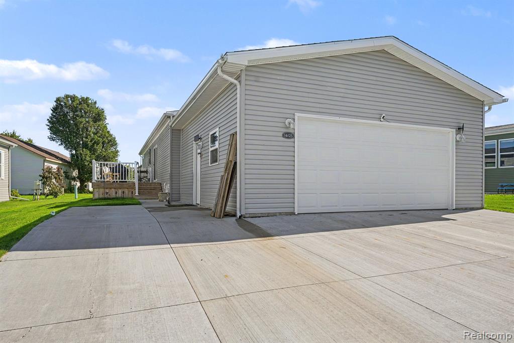 16125 Suffolk Drive, Holly, MI 48442