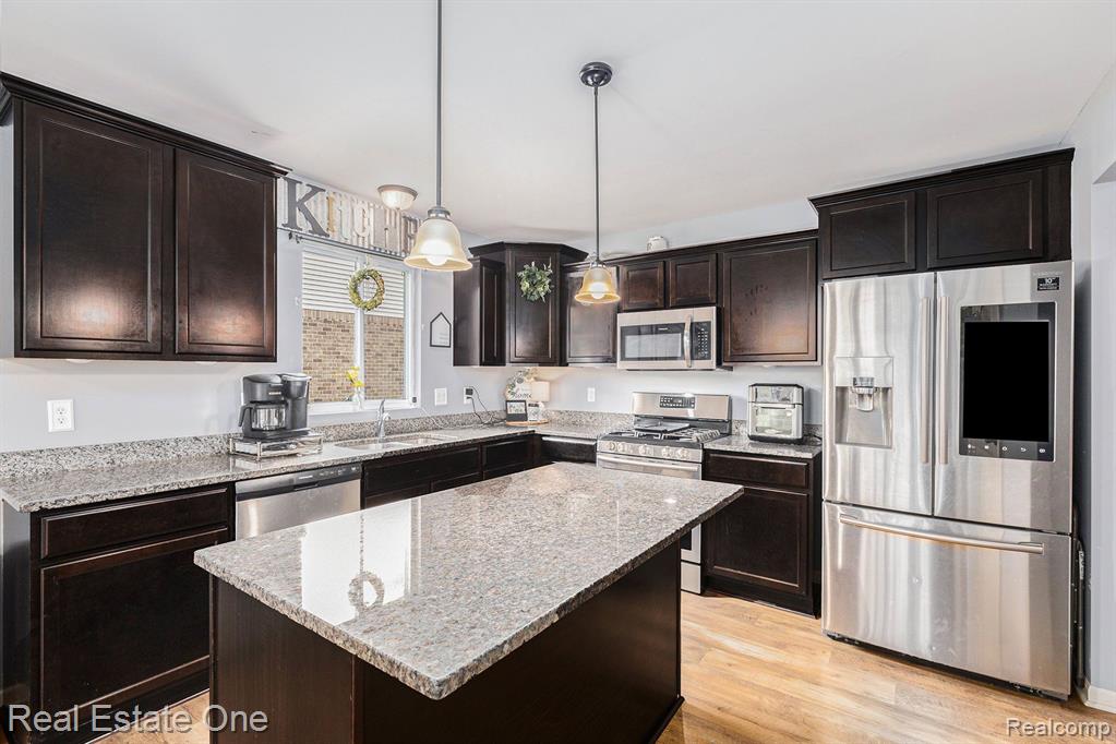 42802 N CUMBERLAND Drive, Van Buren, MI 48111 — Photo 12