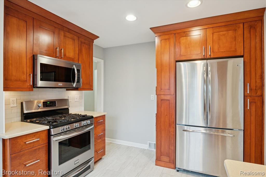 16951 Locherbie Avenue, Beverly Hills, MI 48025 — Photo 17