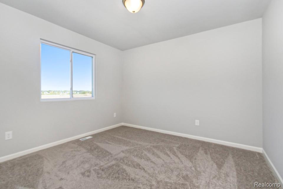8127 Moonlight Creek Lane, Fowlerville, MI 48836 — Photo 17