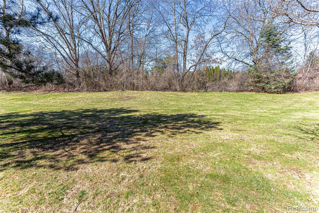 1033 Calpernia, Wixom, MI — Photo 44