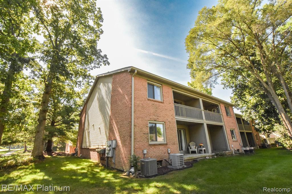 900 RIDGE, Brighton, MI 48116 — Photo 34