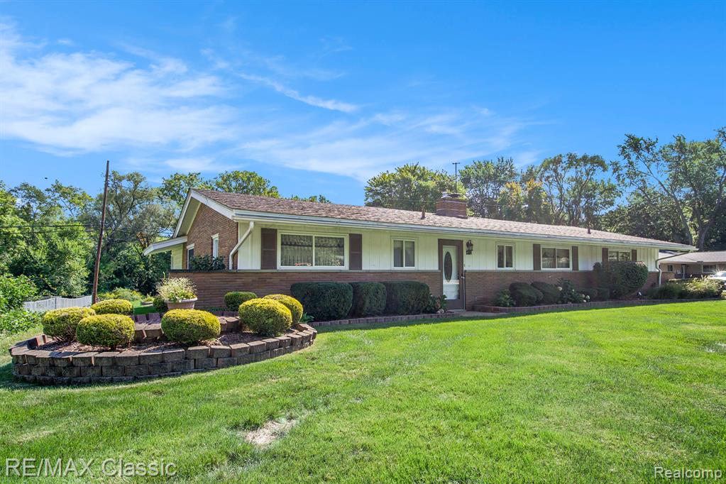 9304 Morrison Avenue, Plymouth, MI 48170 — Photo 2