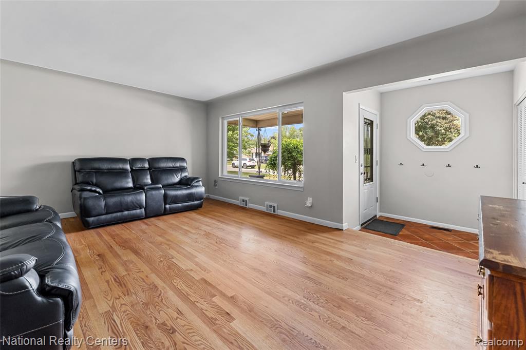52655 Pappy, Shelby Twp, MI 48316 — Photo 4