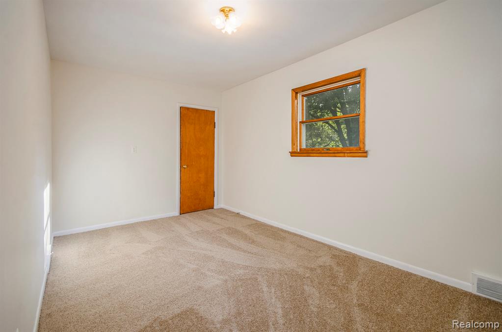 8344 Ellis Road, Clarkston, MI 48348 — Photo 23
