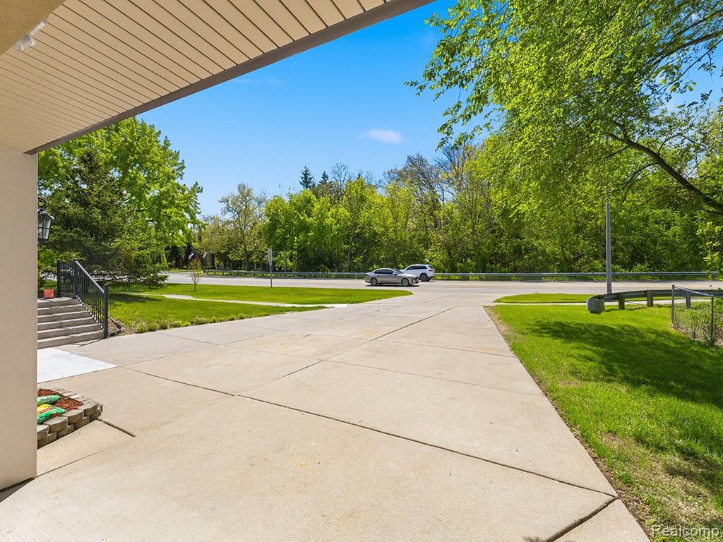 17361 W OUTER Drive, Dearborn Heights, MI 48127 — Photo 48