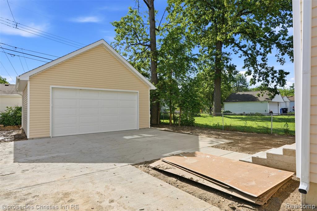 27824 Groveland Street, Madison Heights, MI 48071 — Photo 25