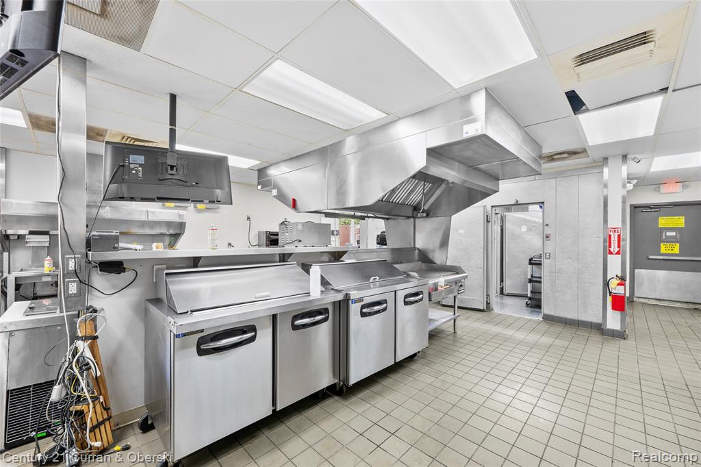 32704 Grand River Avenue, Farmington, MI, 48336