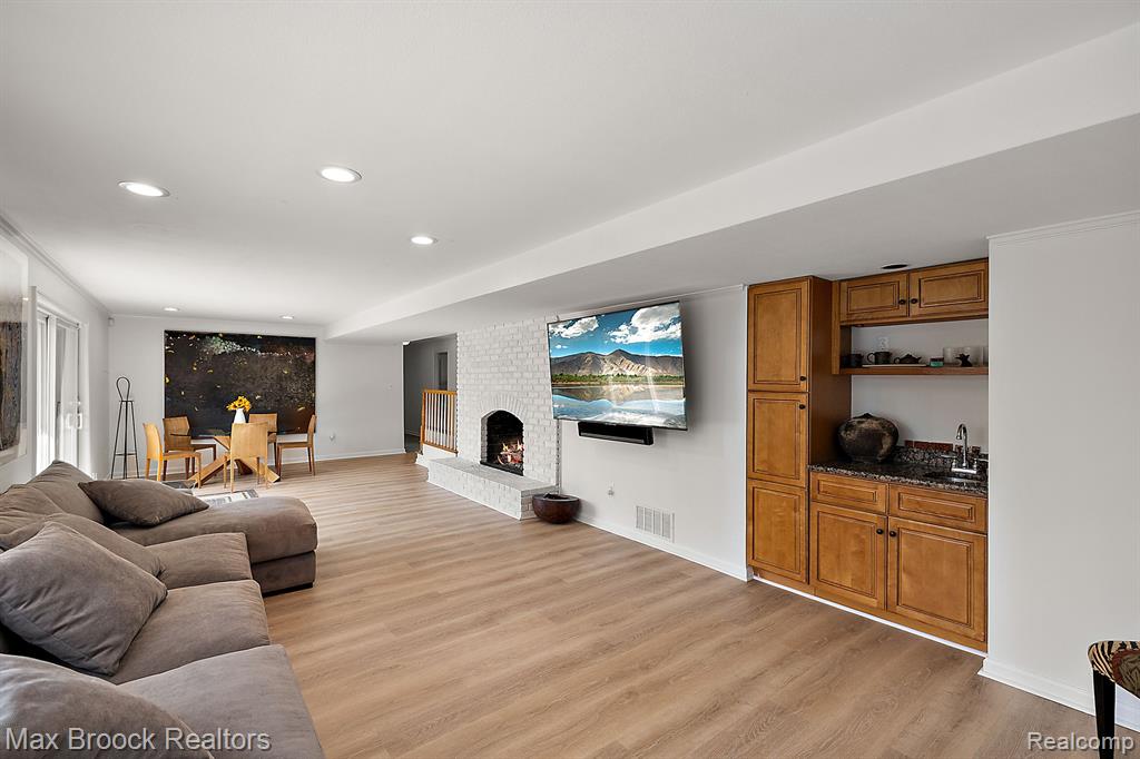 4384 SUNNINGDALE Drive, Bloomfield Hills, MI 48302 — Photo 36