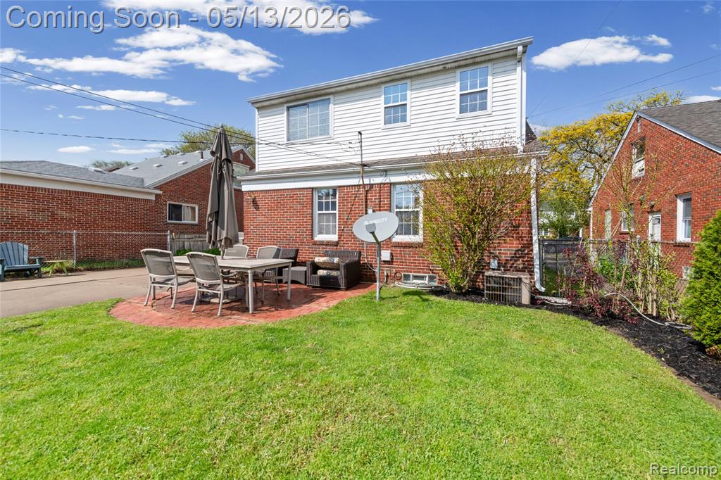 21610 Prestwick Avenue, Harper Woods, MI 48225 — Photo 6