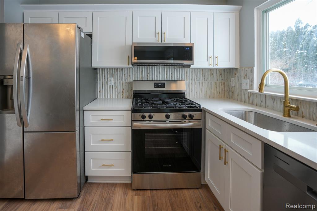 5783 Williamsburg Court, Waterford, MI 48327 — Photo 17