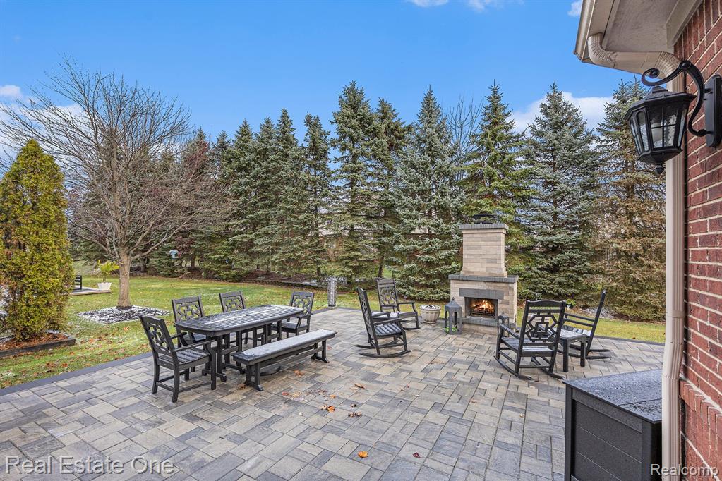 562 SPRINGVIEW Drive, Rochester, MI 48307 — Photo 34