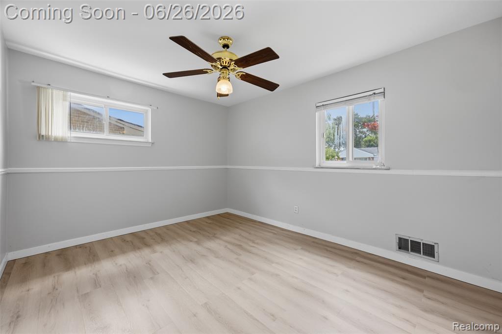 8250 Shari Drive, Westland, MI — Photo 11