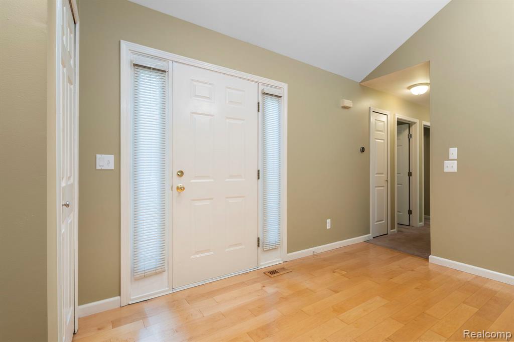 9438 Appleview Court, Brighton, MI 48116 — Photo 10
