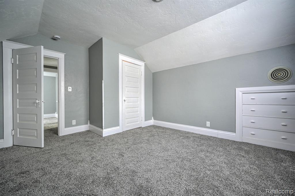 602 S BROAD Street, Holly, MI 48442 — Photo 40