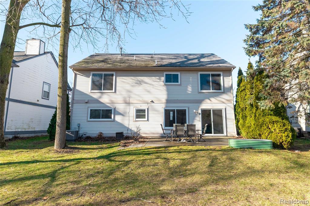 907 Huntclub Boulevard, Auburn Hills, MI 48326 — Photo 35