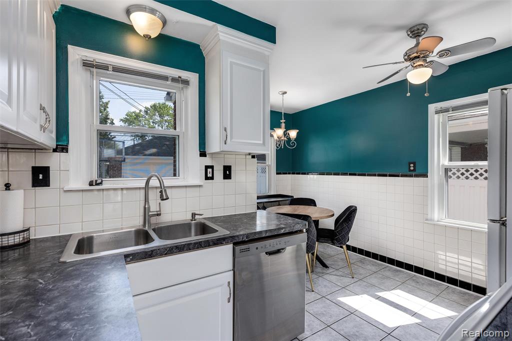 8123 McKinley, Center Line, MI 48015 — Photo 6