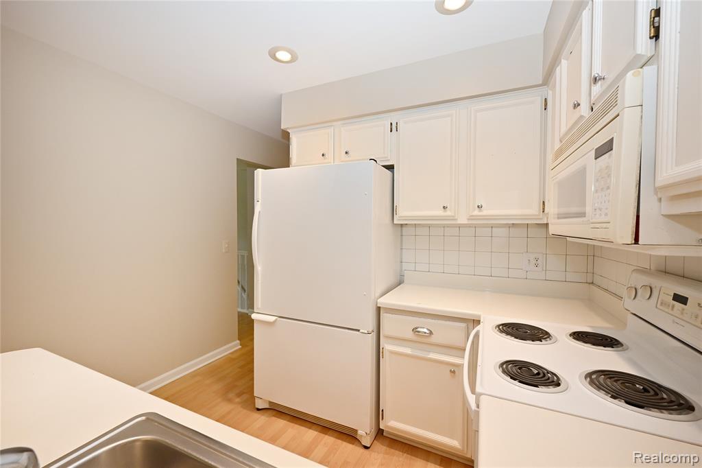 5370 Breeze Hill Place, Troy, MI 48098 — Photo 11