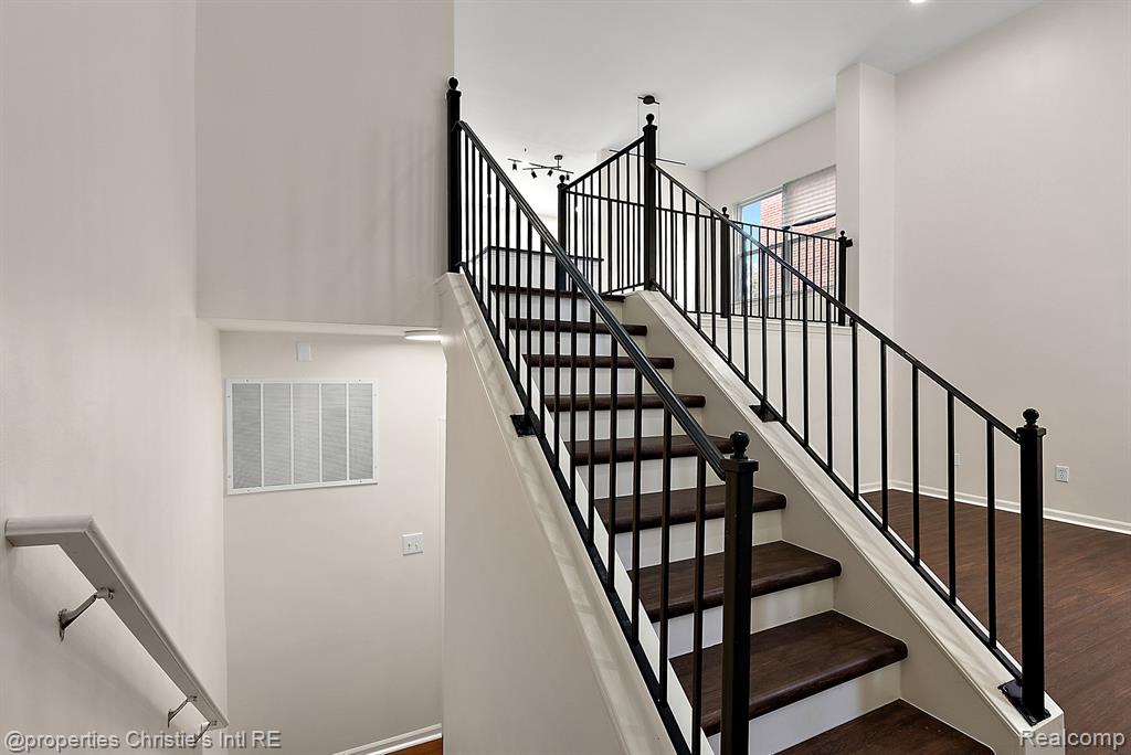 298 E PALMER Street, 26, Detroit, MI 48202 — Photo 32